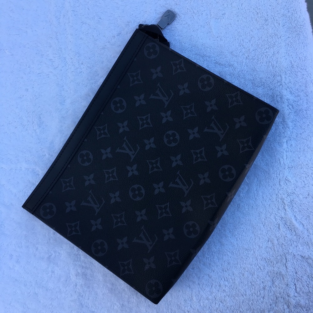 Louis Vuitton Pochette Voyage (authethic)